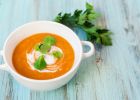 Krémová polévka z pečené zeleniny chutná skvěle. Dodá také vitaminy a zahřeje