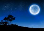 Modrý Měsíc uvidíme i v Česku. Tento vzácný bude viditelný v noci z 31. října na 1. listopadu 2020