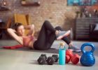 Posilovací pomůcky na domácí cvičení: Doma se vyplatí mít bosu, činky obouručky nebo kettlebell