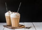 Jak si udělat v těchto letních teplotách osvěžující a jedinečné frappé? Neuvěříte, jak je to jednoduché