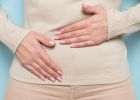 8 typů bolestí břicha: Kde se objevují a co vlastně znamenají?