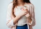 Příznaky infarktu, které se objevují zejména u žen