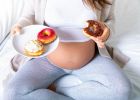 Těhotenské chutě bývají zvláštní. Za bizarní chuť na hlínu, písek či mýdlo může syndrom pika