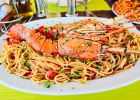 Restaurace naúčtovala za jeden talíř špaget s polovinou humra 12 tisíc korun. Americkým turistkám se na jihu Francie protočily panenky