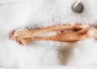 Milujete příliš horkou koupel? I když je to relax, ničíte si zdraví