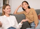 Nejhorší kamarádky podle horoskopu. Těmto znamením se rozhodně nesvěřuj