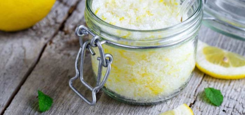 Domácí citronovo-medový peeling