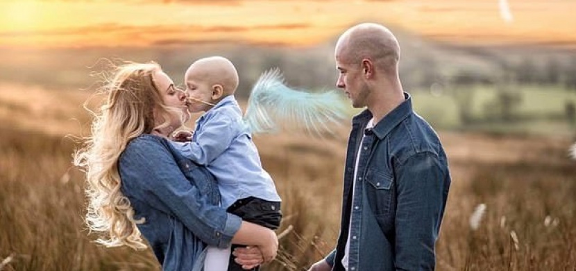 Teprve 5letý chlapec prohrál svůj boj s rakovinou. Chvíli předtím než zemřel, se své mamince omluvil