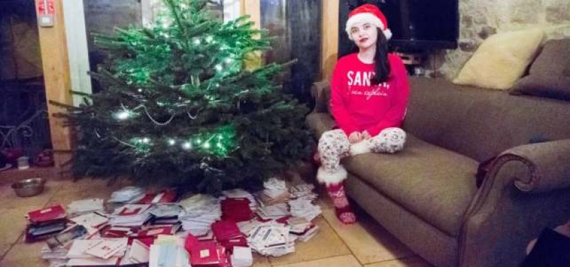 Dívka poslala tisíce vánočních přání lidem z LGBT komunity. Chce je podpořit v tom, aby se necítili sami