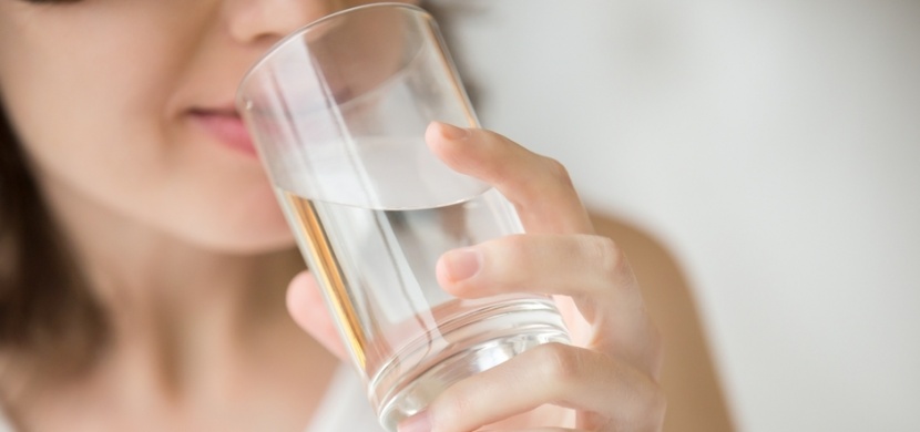 Žena pila celý měsíc 3 litry vody denně: Jak se tento experiment podepsal na jejím těle?