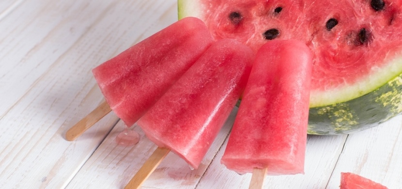 Známe to nejlepší letní osvěžení: Vyzkoušejte melounový nanuk, čerstvý ledový čaj a lehký ovocný salát