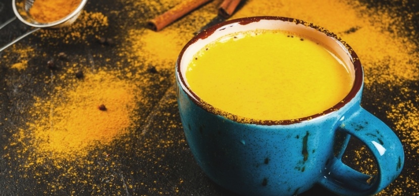 Zlaté mléko z kurkumy: Tento tradiční ajurvédský nápoj vám vyléčí nachlazení a posílí imunitu