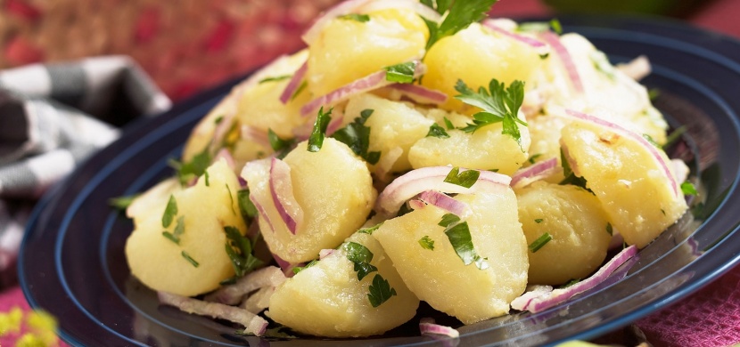 Chorvatský bramborový salát: Vyzkoušejte recept na odlehčenou verzi letního bramborového salátu