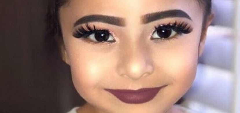 Instagram pobouřila fotografie nalíčené holčičky, kterou sdílela beauty bloggerka Fera Mirza. Nic se nemá přehánět, shodují se lidé