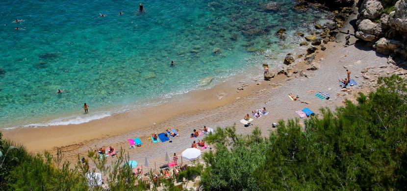 Osm chorvatských pláží zaplavily fekálie. Nevykoupete se na Korčule a u Dubrovníku