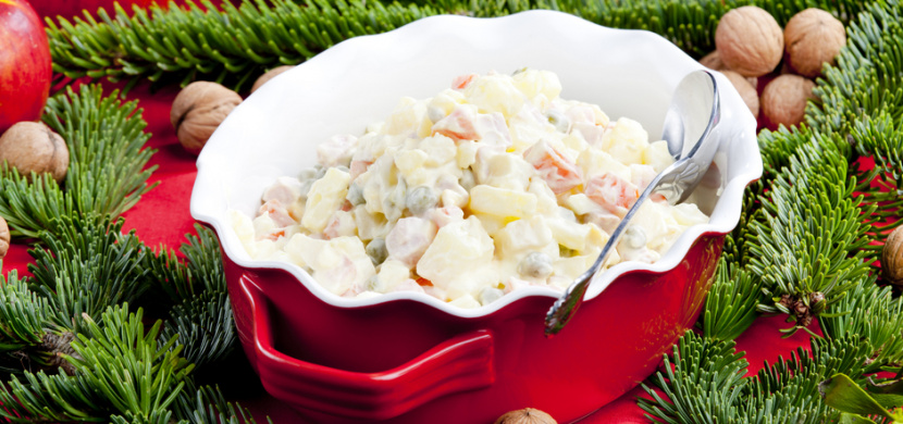 Nejlepší bramborový salát připravíte z brambor varného typu A. Přinášíme klasický recept, který chutná jako od babičky