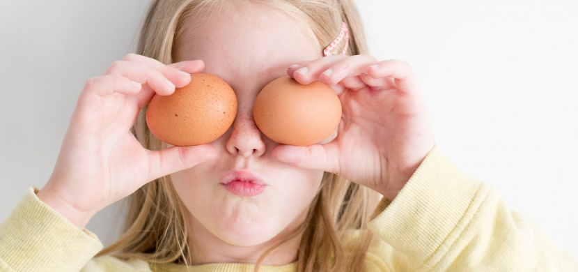 5 tipů na netradiční zdobení vajec: Washi páskou, lakem na nehty nebo holicí pěnou