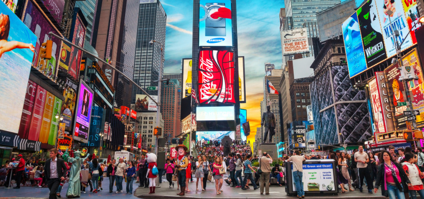 Berenika Kohoutová má billboard na newyorské Times Square. Vnoučata budou čumět! napsala na Instagramu