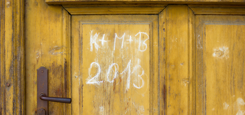 Zvyky a tradice na svátek Tří králů: Víte, co znamená K+M+B napsané křídou na dveřích?