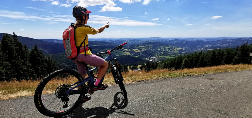 Rokytnice nad Jizerou – za krásami Krkonoš na kole i koloběžce