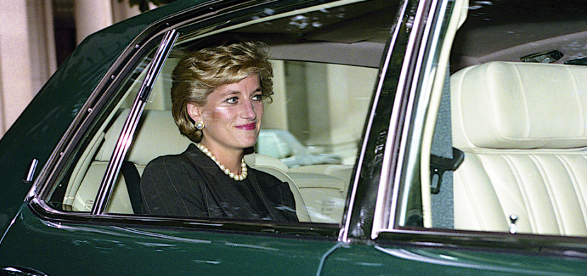 Princezna Diana zemřela před 25 lety při autonehodě. V Paříži má vlastní náměstí poblíž místa, kde došlo k osudové havárii