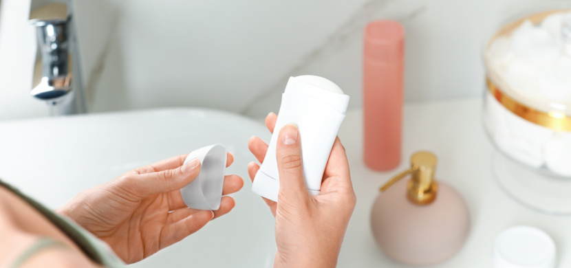 Deodorant na obličej proti pocení: Kosmetický trik influencerek, který nezkoušejte ani v největším horku