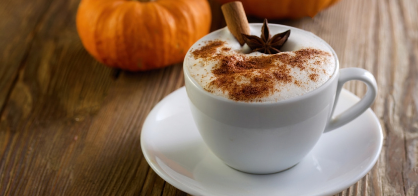 Podzimní nápoje, které vás zahřejí: Připravte si skořicové latté, maple latte a chai latte